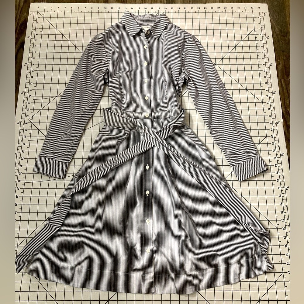 J. by J. Crew Women’s Size 0 Pinstriped Navy/White Belted Button Down Dress‎
